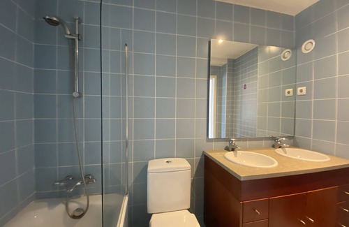 Aldoar Apartment | Luxury 3 bedroom beach front flat