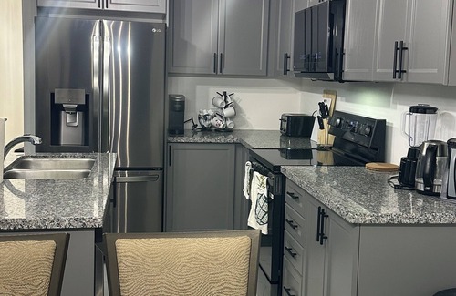 Wasaga Beach House | LUXURY 3 BEDROOM RETREAT IN WASAGA BEACH 15MIN DRIVE TO MANY AMENITIES!