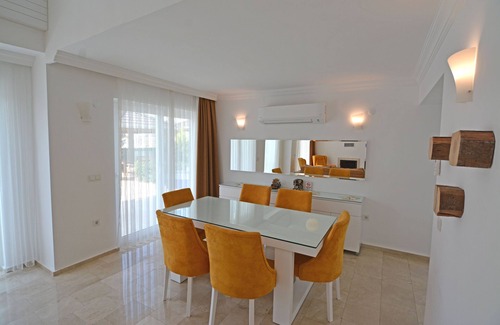 Oludeniz Villa | luxury 3 bedroom city villas in oludeniz for rent with private pool and garden