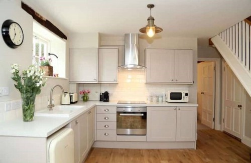 Twyford Cottage | Luxury 3 Bedroom Cottage (Sleeps 7) Nr Winchester