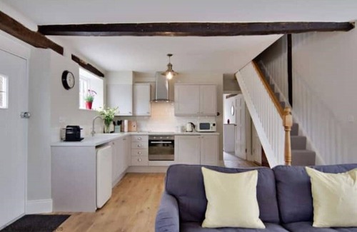Twyford Cottage | Luxury 3 Bedroom Cottage (Sleeps 7) Nr Winchester