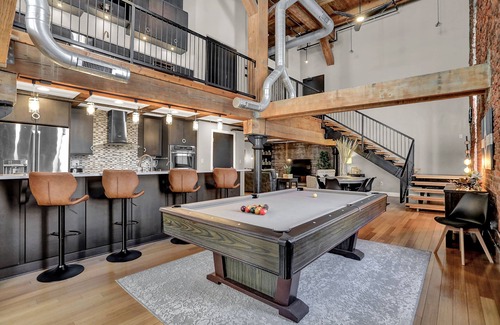 Wholesale District Condo | Luxury 3 Bedroom Downtown Penthouse Loft