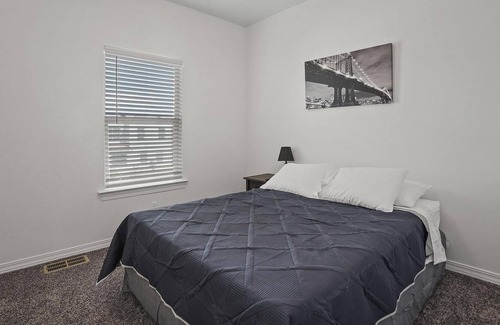Chamberino House | Luxury 3 bedroom duplex with 2 car garage
