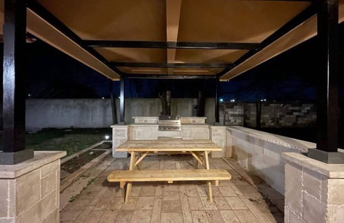 Irving House | Luxury 3 Bedroom Home Minutes From DFW and Dallas Love Field Airports