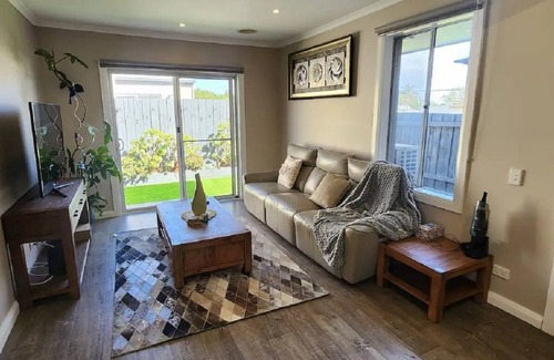 Norlane House | Luxury 3 bedroom home near Spirit of Tasmania