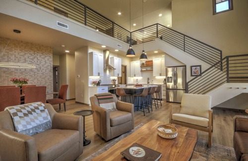 Red Lodge Apartment | Luxury 3 Bedroom home with Sauna