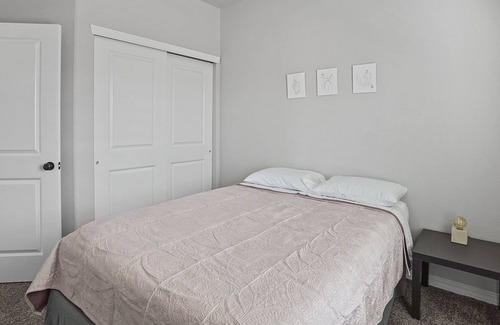 Chamberino House | Luxury 3 bedroom home w/ high speed wifi & garage