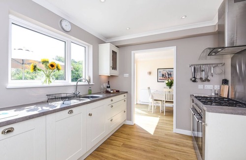 Chichester House | Luxury 3 bedroom house in central Chichester; quiet, parking, lovely big garden