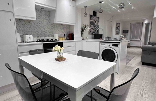 Plaistow and Sundridge House | Luxury 3 Bedroom House in Bromley, South East London