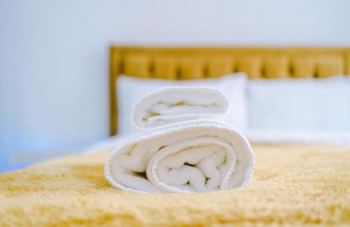 Manchester Apartment | LUXURY 3 BEDROOM HOUSE Close to Manchester Center