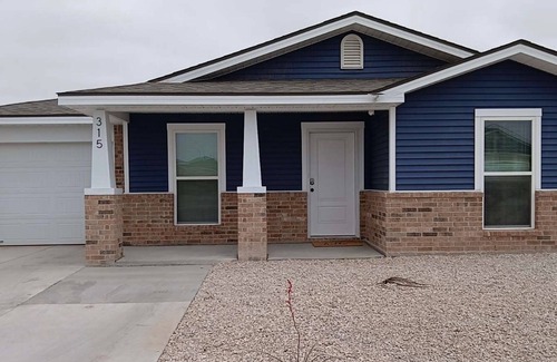 Odessa House | Luxury 3-bedroom house with ample backyard in serene part of Odessa