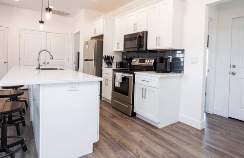 Kanab House | Luxury 3-bedroom house with private hot tub!