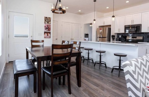 Kanab House | Luxury 3-bedroom house with private hot tub!