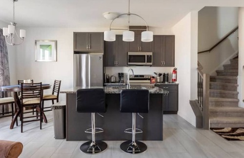London House | Luxury 3-bedroom-hyde Park- Close to Uwo/hospital