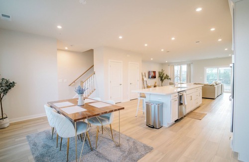 Ashburn House | Luxury 3-bedroom Newly Built Ashburn Home 40 Min to DC 4 Mins to Train Station
