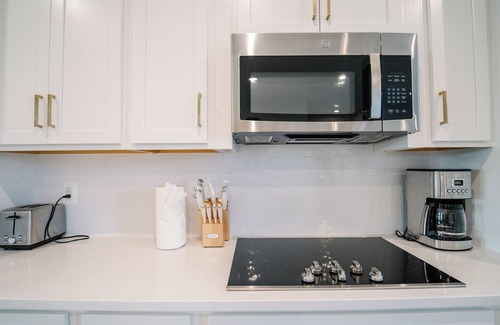 Ashburn House | Luxury 3-bedroom Newly Built Ashburn Home 40 Min to DC 4 Mins to Train Station