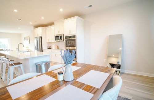 Ashburn House | Luxury 3-bedroom Newly Built Ashburn Home 40 Min to DC 4 Mins to Train Station