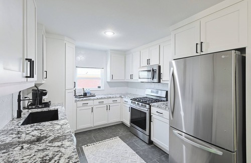 West Arlington House | Luxury 3-Bedroom Oasis: Your Gateway to Arlington's Heartbeat! 🌟