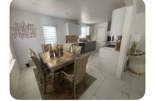 Detroit House | Luxury 3-bedroom Smart Home with jetted tub