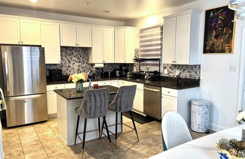 Owings Mills House | Luxury 3 Bedroom Town Home w/Patio and Grill, 2 Car parking