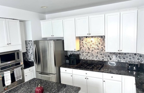 Owings Mills House | Luxury 3 Bedroom Town Home w/Patio and Grill, 2 Car parking
