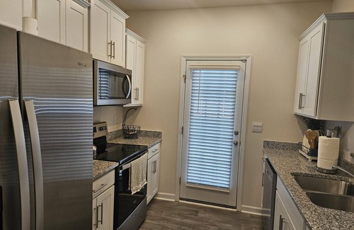 Paw Creek House | Luxury 3-bedroom townhome located in brilliant Charlotte with Amenities