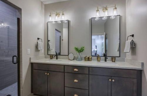 Omaha Apartment | Luxury 3-Bedroom Townhome - Spectacular Views