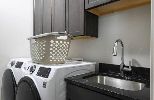 Omaha Apartment | Luxury 3-Bedroom Townhome - Spectacular Views