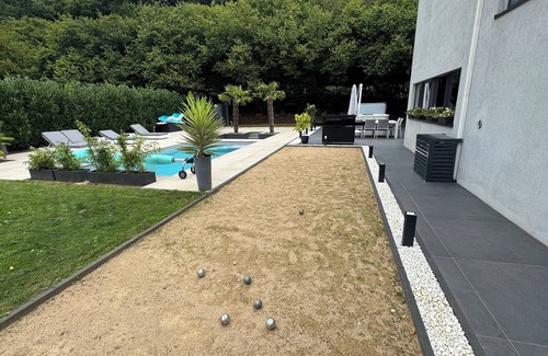 Aubange Villa | Luxury 3-bedroom villa with jacuzzi and pool