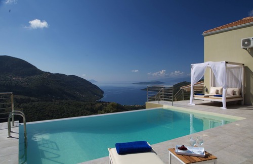 Fternon Villa | LUXURY 3 bedroom villa infinity pool, near Mikros Gialos beach, Sivota & Nidri