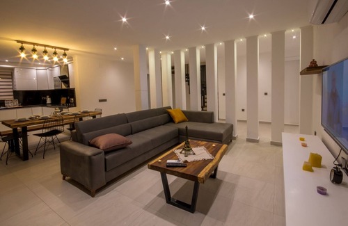 Kalkan House | Luxury 3 Bedroom Villa with Secluded Infinity Pool & Heated Indoor Pool