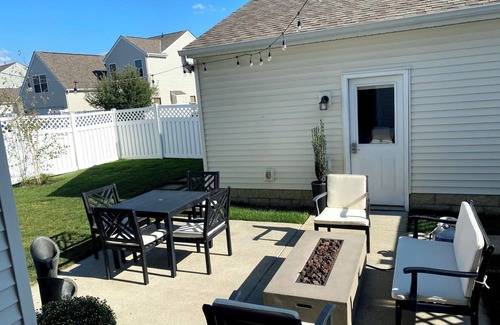 Grove City House | LUXURY 3 BEDROOM W/PRIVAT OFFICE!