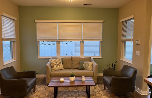 Grove City House | LUXURY 3 BEDROOM W/PRIVAT OFFICE!