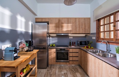 Hersonissos Centre Apartment | Luxury 3 BR, 120 m². home in the center of Hersonissos, 1 minute from the sea.