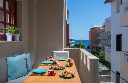 Hersonissos Centre Apartment | Luxury 3 BR, 120 m². home in the center of Hersonissos, 1 minute from the sea.
