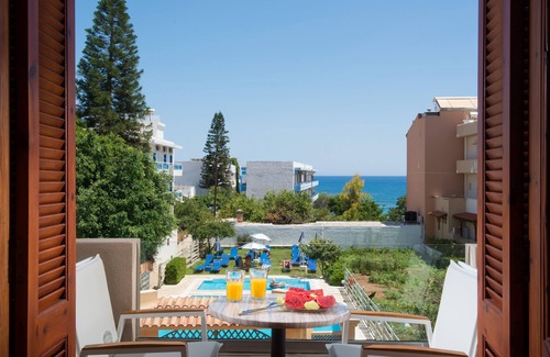 Hersonissos Centre Apartment | Luxury 3 BR, 120 m². home in the center of Hersonissos, 1 minute from the sea.
