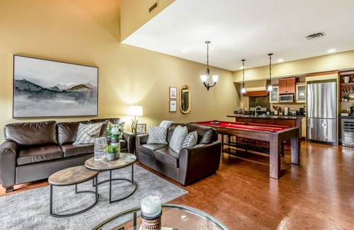 Canmore Condo | Luxury 3-Br Penthouse | INDOOR Pool & Hot Tub | Pool Table | 2 Decks + Mtn Views