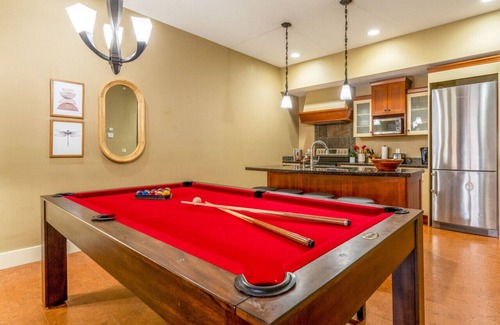 Canmore Condo | Luxury 3-Br Penthouse | INDOOR Pool & Hot Tub | Pool Table | 2 Decks + Mtn Views