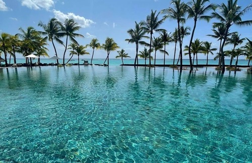Grand River South East Apartment | Luxury 3 bedroom flat overhanging Anahita Golf Course off Ile aux Cerf