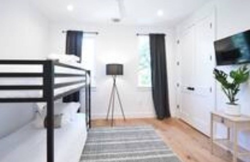 McKinley Heights House | Luxury 3 Story East Austin Home - 5 min from DT