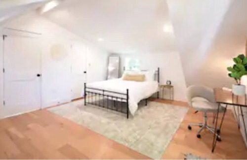 McKinley Heights House | Luxury 3 Story East Austin Home - 5 min from DT