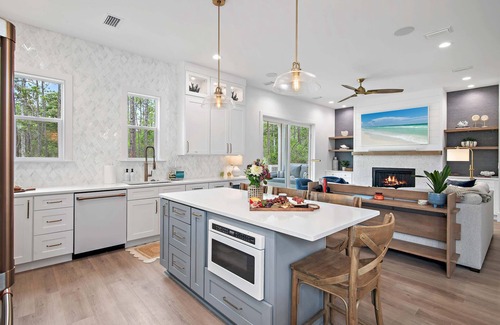 Treetop House | Luxury 30A Gem | 4 Bikes | Huge Deck | Fire Pit