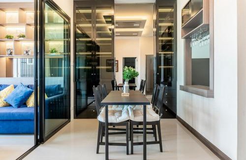 Nong Pa Khrang Apartment | Luxury 31st Top Floor Condo with Swimming Pool
