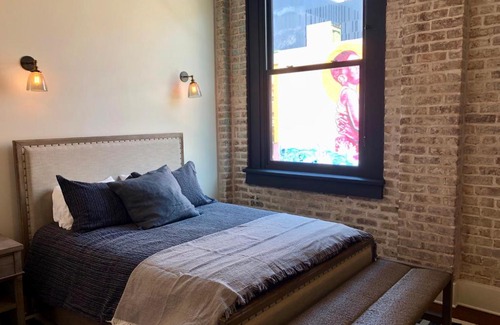 Central Business District Apartment | Luxury 3BD/3.5Bath Full Floor - Prvt Elevator/Grocery/Superdome/Streetcar/Dining