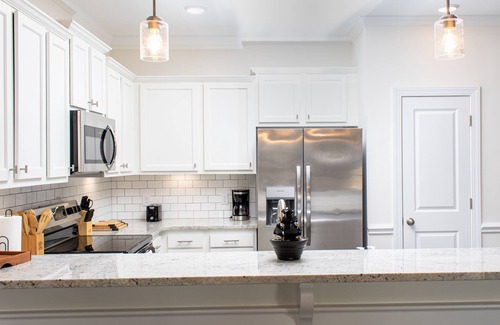 Greenville House | Luxury 3BD/3BA Smart Home Near ECU with Fast WiFi & FREE EV Charging!