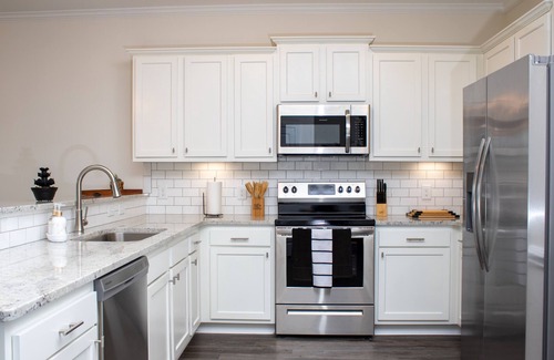 Greenville House | Luxury 3BD/3BA Smart Home Near ECU with Fast WiFi & FREE EV Charging!