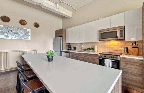 Downtown Dallas Apartment | Luxury 3BD | DT Dallas | Sleeps 12 | Free Parking