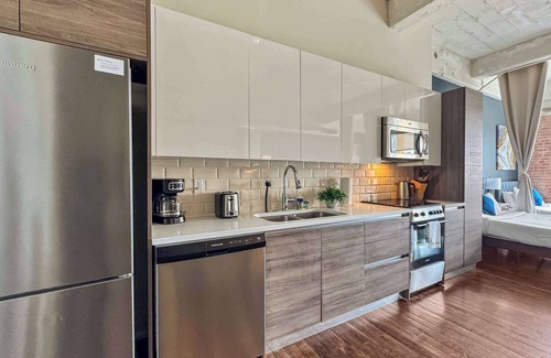 Downtown Dallas Apartment | Luxury 3BD | DT Dallas | Sleeps 12 | Free Parking