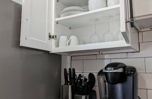 Primos Secane House | Luxury 3bed 1bath with free parking. Close to Philadelphia airport