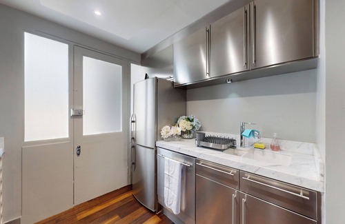 Royal Borough of Kensington and Chelsea Apartment | Luxury 3Bed,2Bath w/Balcony in the heart of London